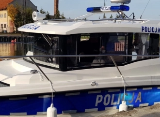Nowoczesna łódź policyjna na Zalewie Wiślanym