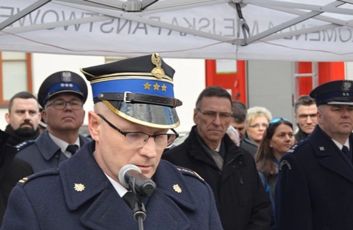 {Wieloletni komendant olsztyńskiej Straży Pożarnej st. bryg. Andrzej Górzyński zakończył służbę.}